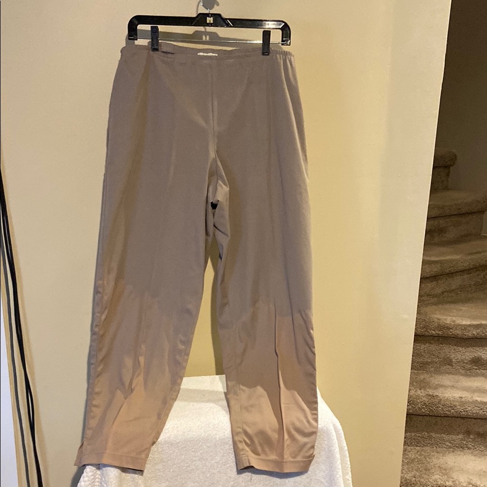 Eileen Fisher Tan Chinos Versatile Lightweight Design